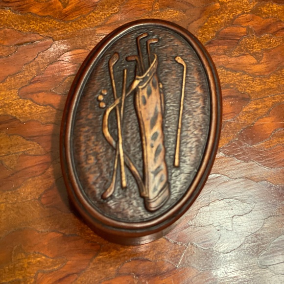 Golf Trinket Box with Lid. Wood-Look Resin with Old Scottish Clubs in Golf Bag. - Picture 1 of 5